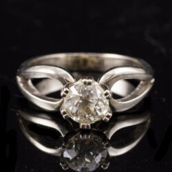 Picture 2/5 -Solitaire diamond ring