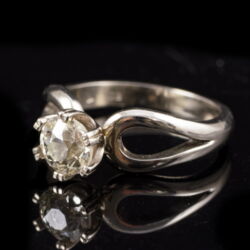Picture 3/5 -Solitaire diamond ring