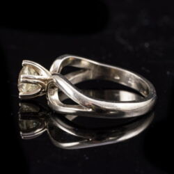 Picture 4/5 -Solitaire diamond ring