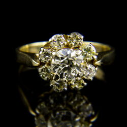 Kép 2/2 - Rozetta fazonú sárgaarany gyűrű gyémánt kövekkel