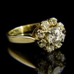 Kép 1/2 - Rozetta fazonú sárgaarany gyűrű gyémánt kövekkel