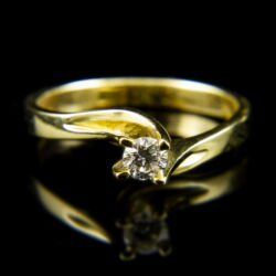 Picture 2/2 -Gold engagament ring with a brilliant-cut diamond (0.19 ct)