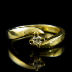 Kép 2/2 - Sárgararany eljegyzési gyűrű négykarmos foglalatban briliáns csiszolású gyémánt kővel (0.17 ct)
