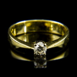 Picture 2/2 -Gold engagement ring with a brilliant-cut diamond in the 4-prong setting (0.20 ct)