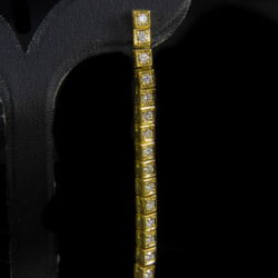Kép 3/3 - 18 karátos arany fülbevaló pár gyémánt kövekkel