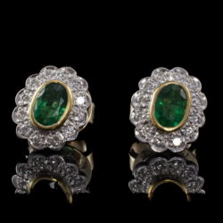 Picture 2/4 -Rosette-style emerald earrings with a pair of diamonds