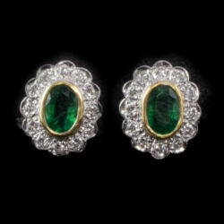 Picture 4/4 -Rosette-style emerald earrings with a pair of diamonds