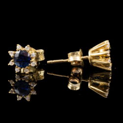 Picture 4/4 -Pair of rosette-style sapphire stud earrings