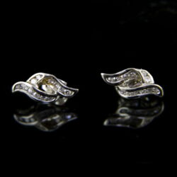 Kép 2/3 - Fehérarany fülbevaló pár gyémánt kövekkel