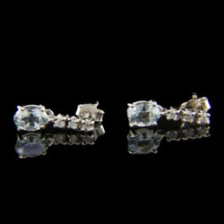 Kép 2/3 - Stiftes fazonú fülbevaló pár akvamarinnal és gyémántokkal