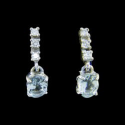 Picture 1/3 -A pair of stud earrings with aquamarine and diamonds