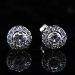 Picture 2/4 -A pair of stud earrings with brilliant-cut diamonds