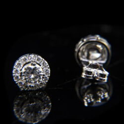 Picture 3/4 -A pair of stud earrings with brilliant-cut diamonds
