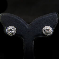 Picture 4/4 -A pair of stud earrings with brilliant-cut diamonds