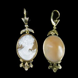 Picture 3/3 -Pair of cameo earrings