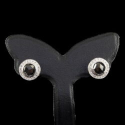 Picture 2/4 -A pair of stud earrings with black diamonds and brilliant-cut diamonds