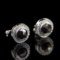 Picture 1/4 -A pair of stud earrings with black diamonds and brilliant-cut diamonds