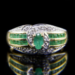 Kép 2/5 - Smaragd köves gyűrű gyémántokkal
