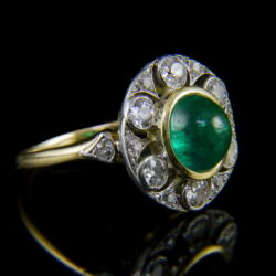 Kép 1/5 - Sárgaarany gyűrű cabochon smaragddal és gyémánt kövekkel