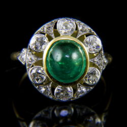 Kép 2/5 - Sárgaarany gyűrű cabochon smaragddal és gyémánt kövekkel