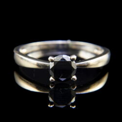 Kép 2/5 - Szoliter fazonú fekete gyémánt gyűrű