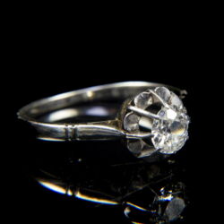 Picture 1/5 -Solitaire-style diamond ring (approx. 0.50 ct)