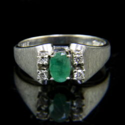 Picture 2/2 -White gold ring with an emerald and eight-cut diamonds