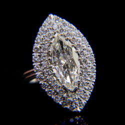 Kép 2/3 - Rozetta fazonú gyémánt gyűrű navett gyémánttal