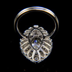 Picture 3/3 -Rosette-style diamond ring with navette-cut diamond