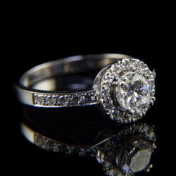 Picture 1/5 -Solitaire-style ring with diamonds