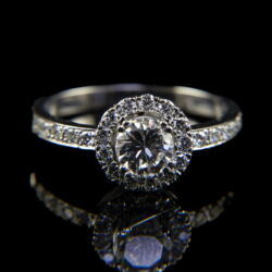 Picture 2/5 -Solitaire-style ring with diamonds