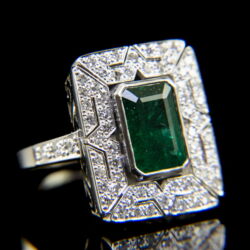Kép 1/5 - Gyűrű smaragddal achtkant gyémántokkal