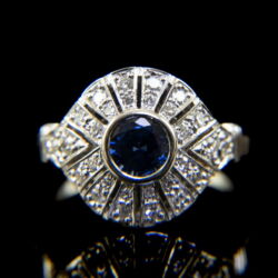Kép 2/5 - Gyűrű zafírral gyémántokkal