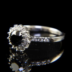 Kép 3/5 - Rozetta fazonú fehérarany gyűrű fekete gyémánttal