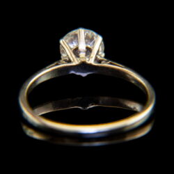 Picture 5/5 -Solitaire-style diamond ring