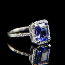 Picture 1/5 -Ring with tanzanite and diamonds