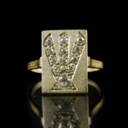 Kép 2/2 - Gyémánt köves arany gyűrű szögletes gyűrűfejjel