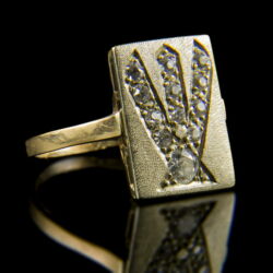 Kép 1/2 - Gyémánt köves arany gyűrű szögletes gyűrűfejjel