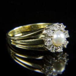 Kép 1/2 - Gyémántrozettás gyöngyös arany gyűrű
