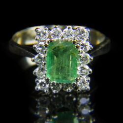 Kép 2/2 - Rozetta fazonú gyűrű smaragddal gyémántokkal