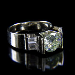 Picture 1/2 -Solitaire ring with a moissanite and baguette-cut diamond