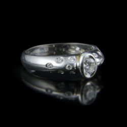 Kép 2/2 - Szoliter jellegű gyémánt köves platina gyűrű