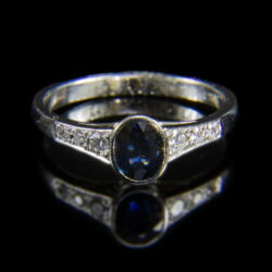 Kép 2/2 - Szoliter jellegű zafír-gyémántköves női gyűrű