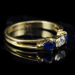 Kép 1/5 - Alliance fazonú női arany gyűrű zafír és gyémánt kövekkel