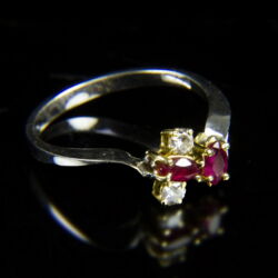 Kép 1/2 - Fehérarany gyűrű rubin és gyémánt kövekkel