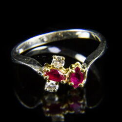 Kép 2/2 - Fehérarany gyűrű rubin és gyémánt kövekkel