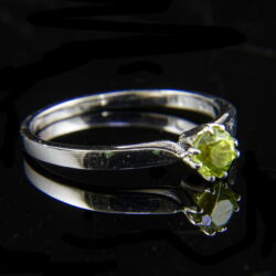 Kép 1/5 - Fehérarany szoliter gyűrű zöld olivin kővel