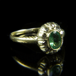 Kép 1/2 - Rozetta fazonú női arany gyűrű smaragddal és gyémánt kövekkel