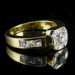 Picture 1/5 -Solitaire-style diamond ring