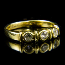 Kép 1/2 - 14 karátos Alliance fazonú sárgaarany gyűrű briliáns csiszolású gyémánt kövekkel